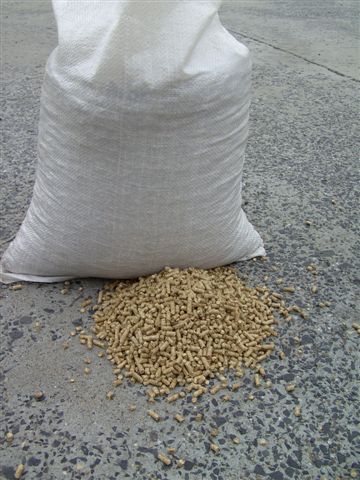 Pellets zijn gemaakt uit samengeperst houtafval, een mooi alternatief voor brandhout !
